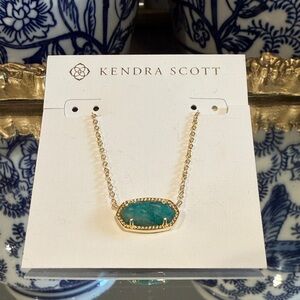 NWT Elisa Gold Pendant Necklace in Emerald Cat’s Eye